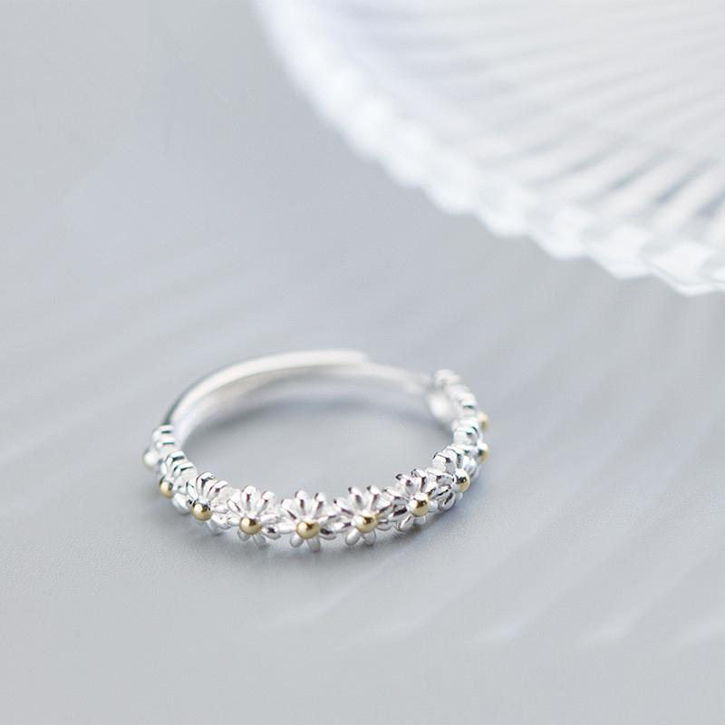 Adjustable Little Daisy Ring + Gift Card